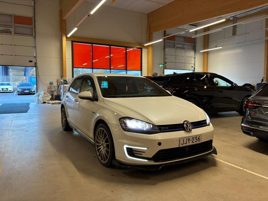 VOLKSWAGEN Golf 2014