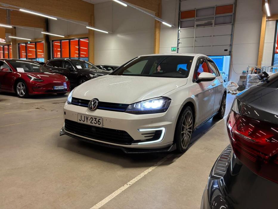 VOLKSWAGEN Golf 2014