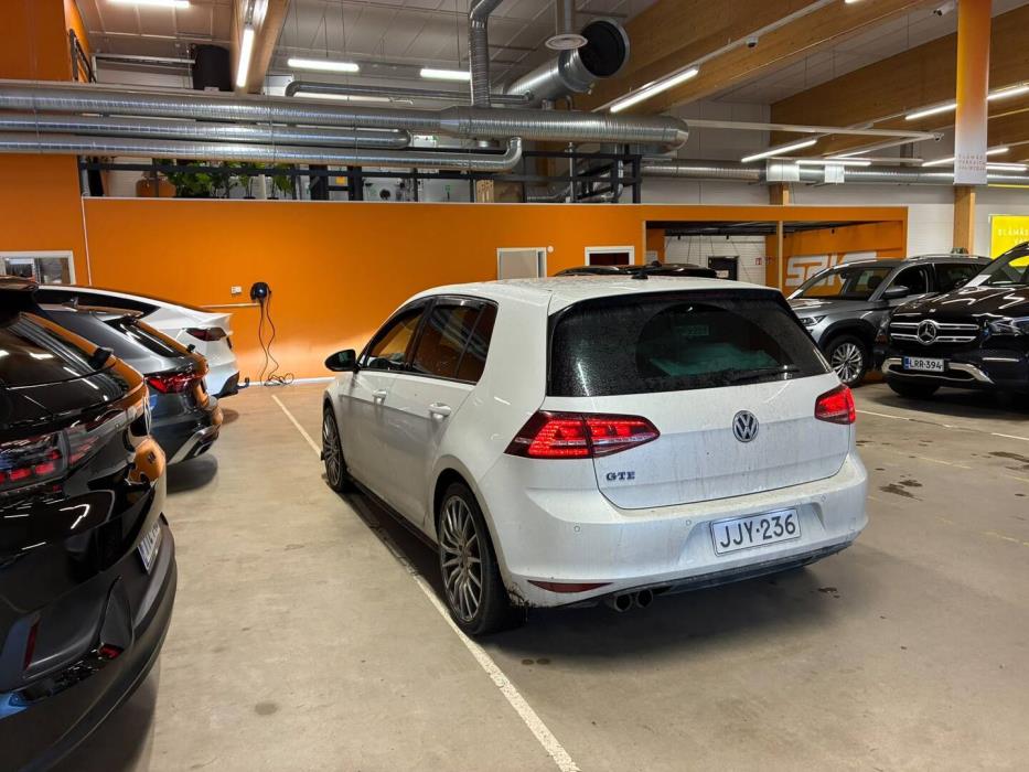 VOLKSWAGEN Golf 2014