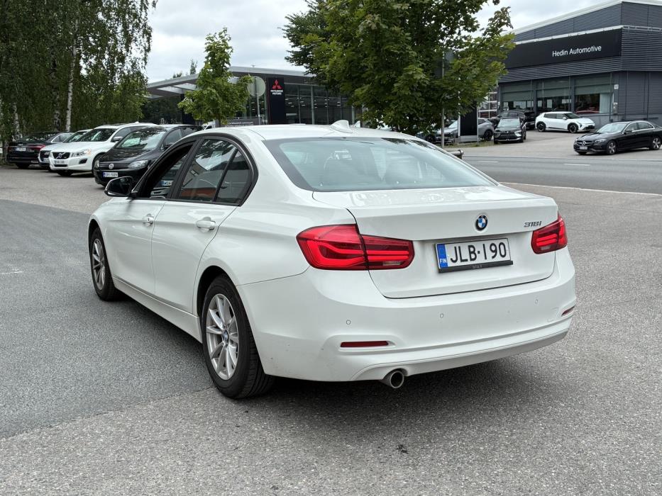 BMW 318 2019