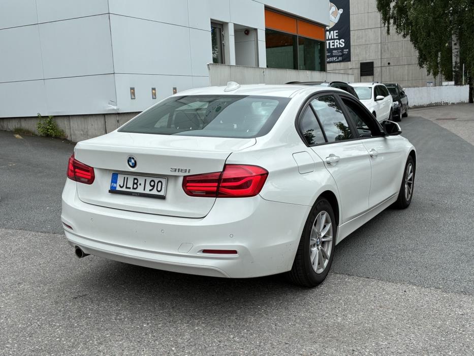 BMW 318 2019