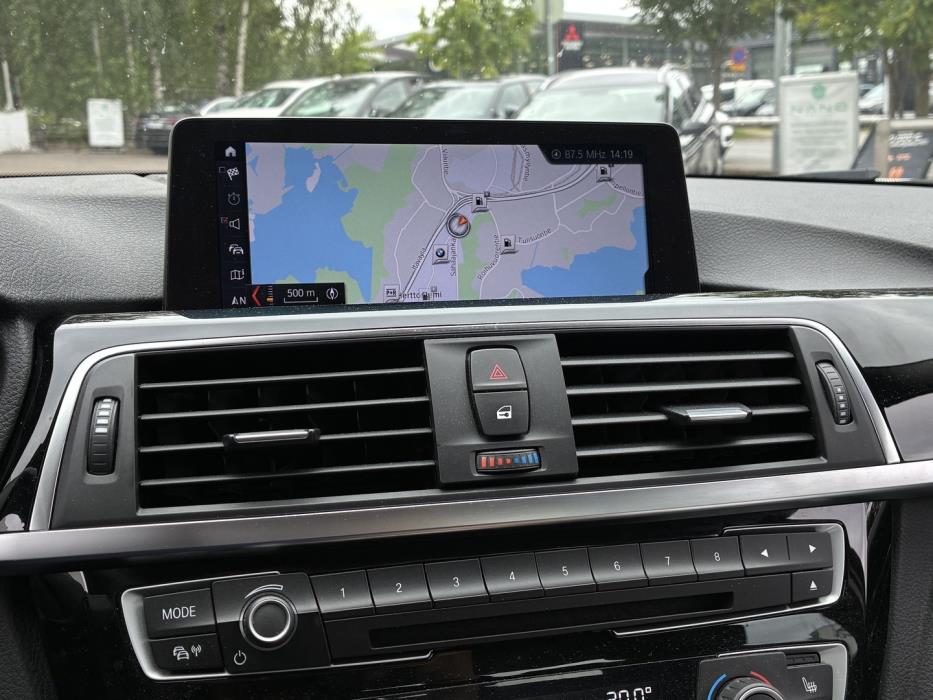 BMW 318 2019