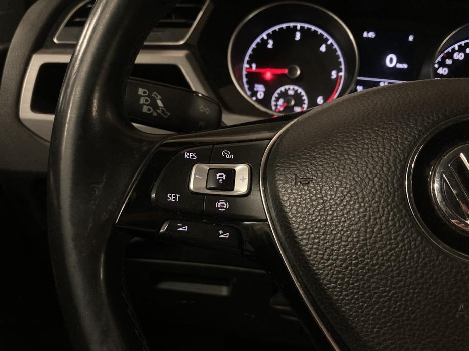 VOLKSWAGEN Touran 2019