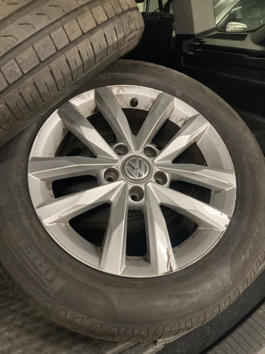 VOLKSWAGEN Touran 2019