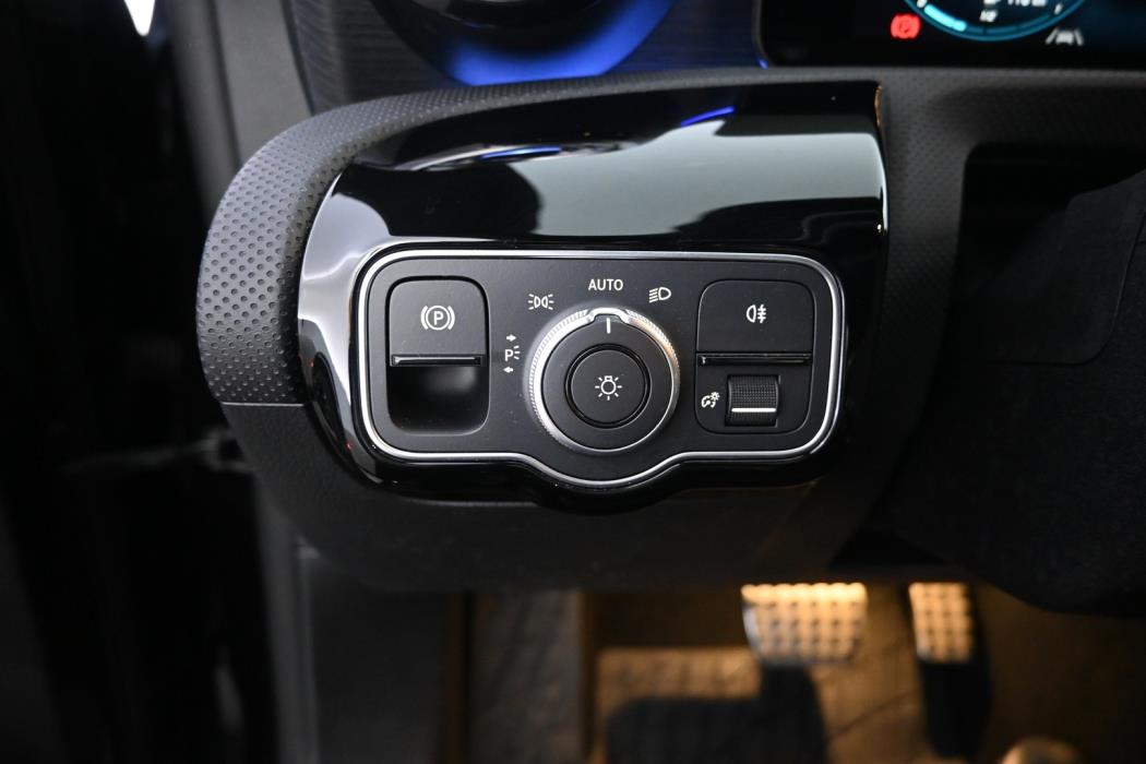 MERCEDES-BENZ CLA 2023