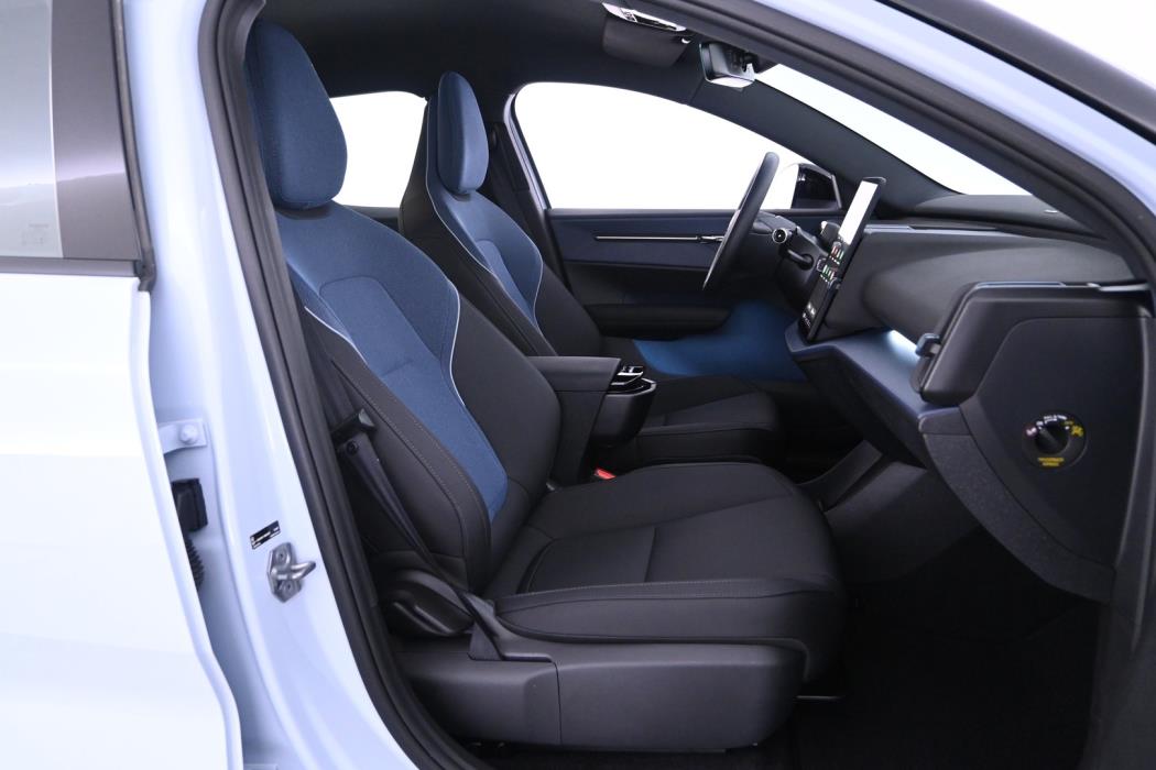 VOLVO EX30 2025