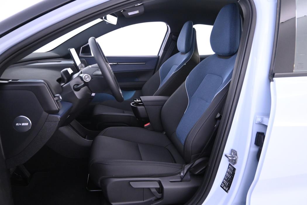 VOLVO EX30 2025
