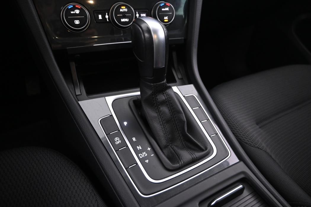 VOLKSWAGEN Golf 2020