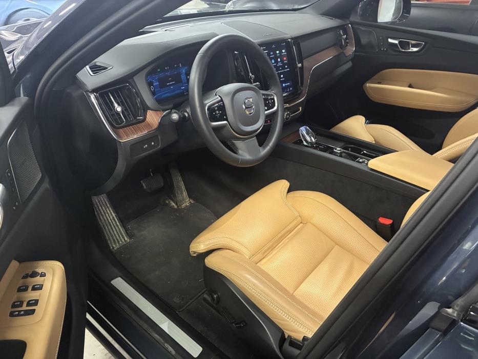 VOLVO XC60 2025