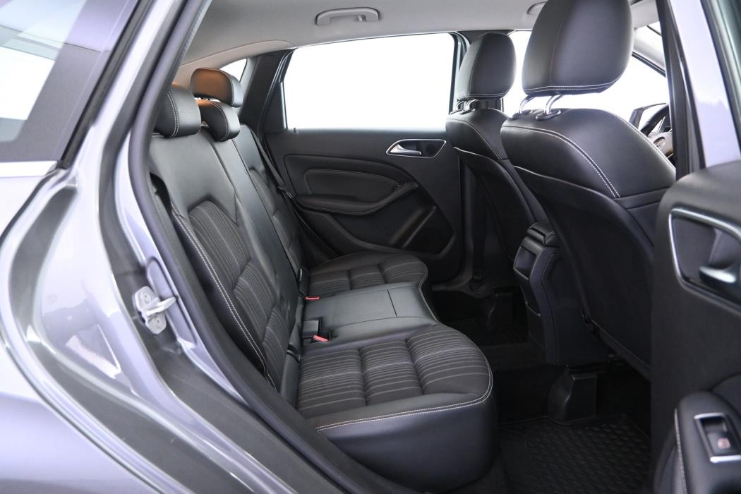 MERCEDES-BENZ B 2013