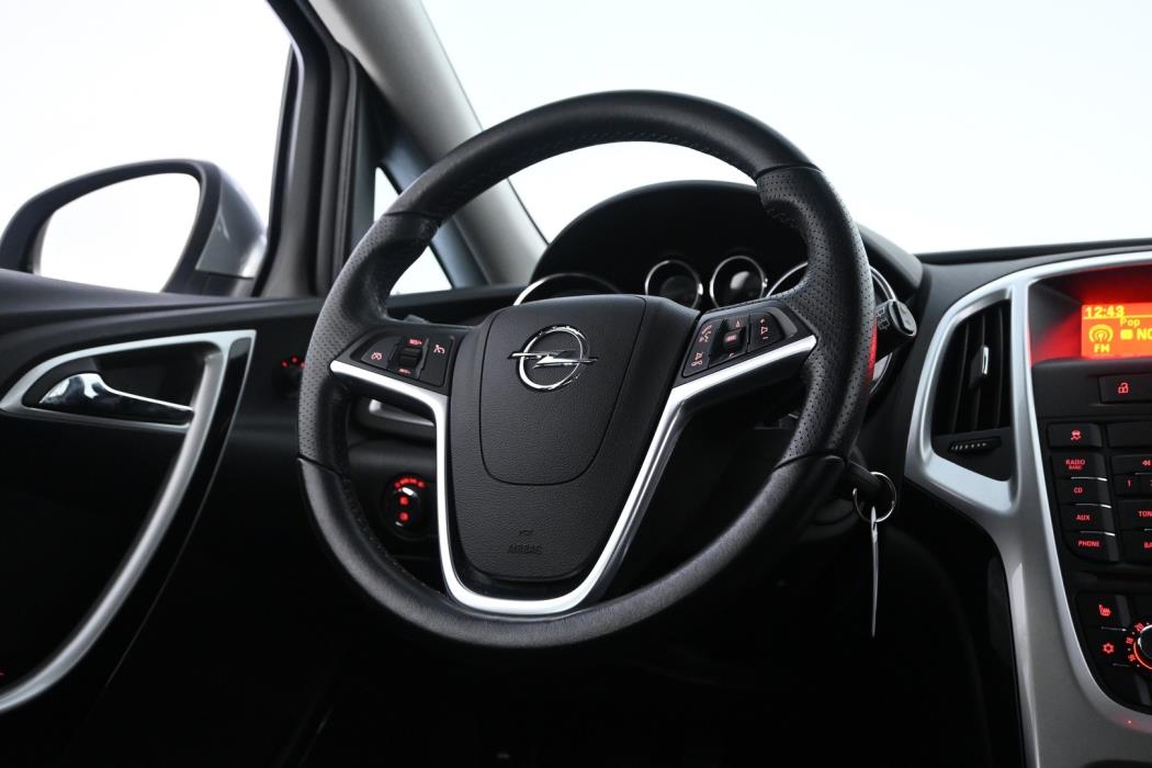 OPEL Astra 2012