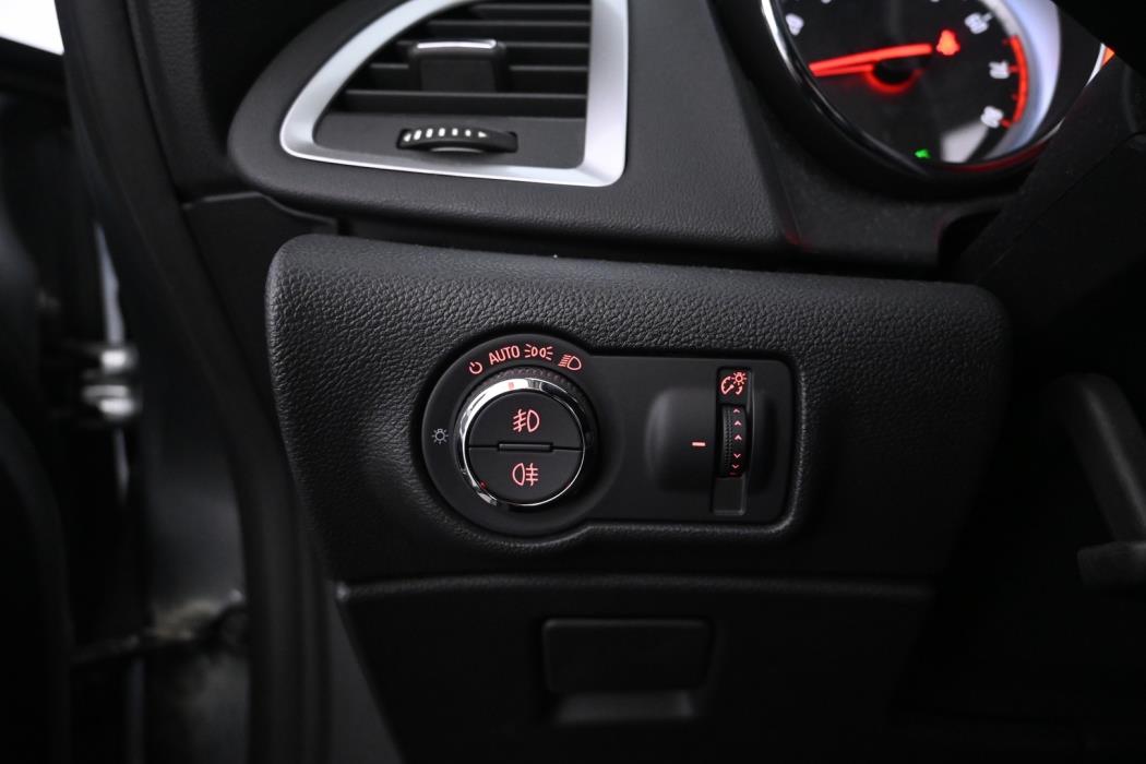 OPEL Astra 2012