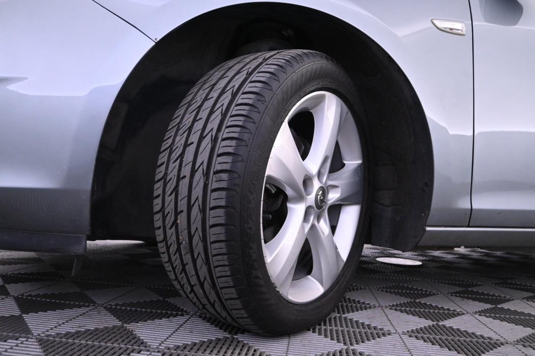 OPEL Astra 2012
