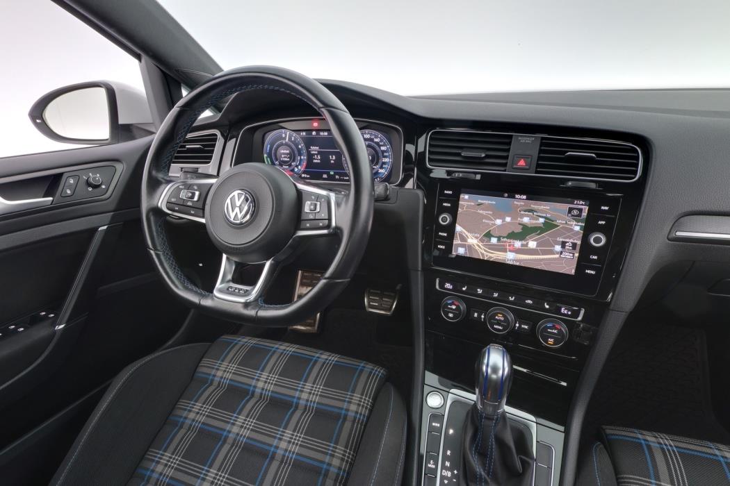 VOLKSWAGEN Golf 2018