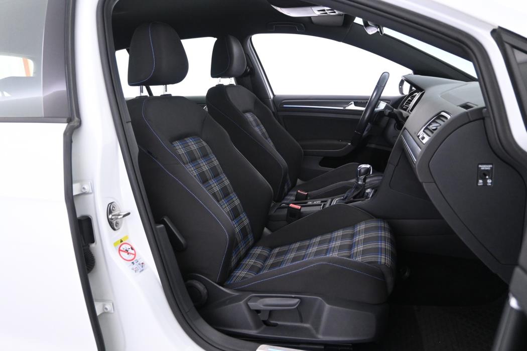 VOLKSWAGEN Golf 2018