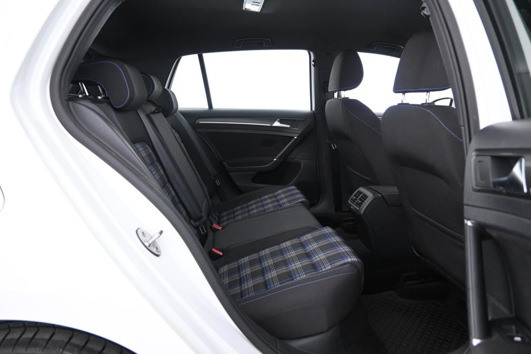 VOLKSWAGEN Golf 2018