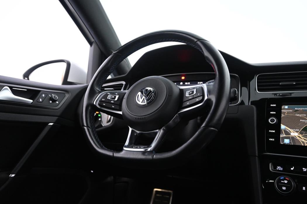 VOLKSWAGEN Golf 2018