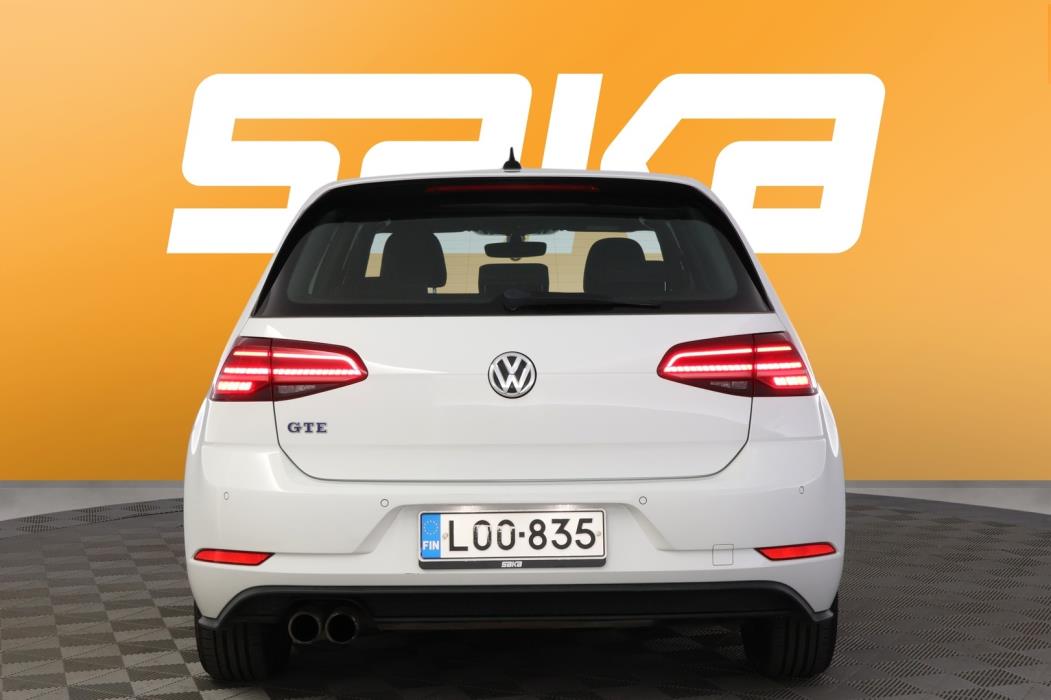 VOLKSWAGEN Golf 2018