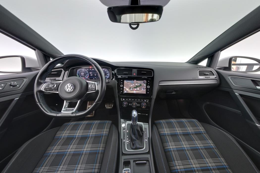 VOLKSWAGEN Golf 2018