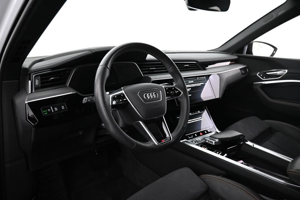 AUDI e-tron 2022