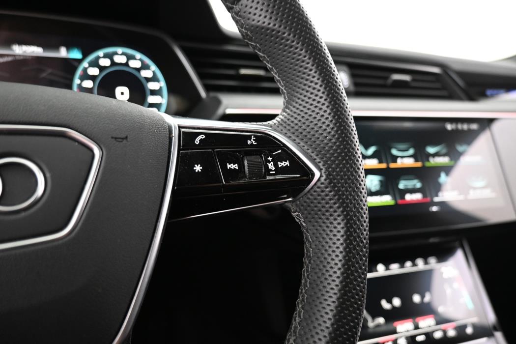 AUDI e-tron 2022
