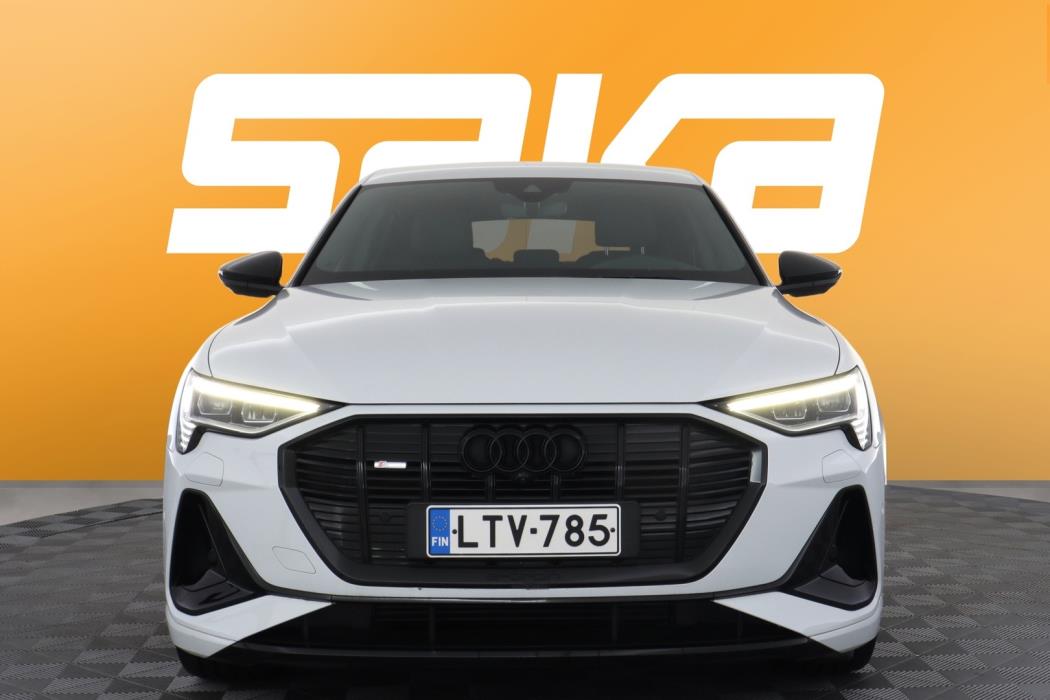 AUDI e-tron 2022