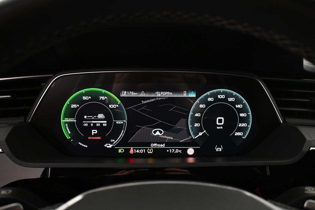 AUDI e-tron 2022