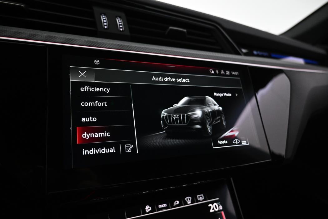 AUDI e-tron 2022