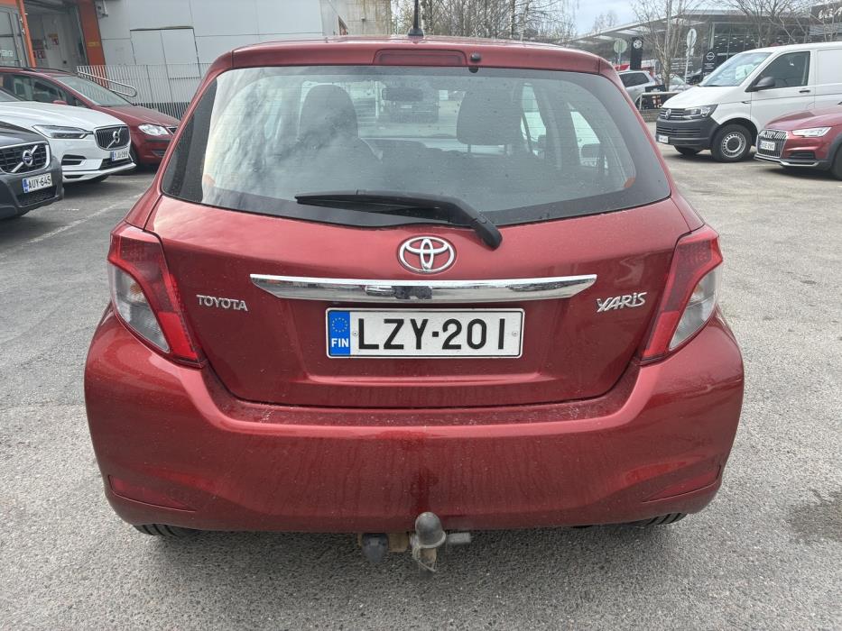 TOYOTA Yaris 2012