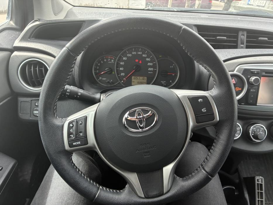 TOYOTA Yaris 2012
