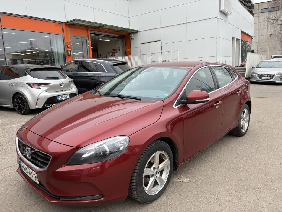 VOLVO V40 2016