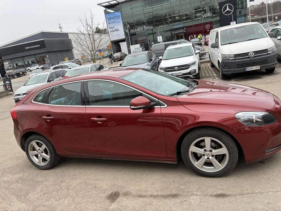VOLVO V40 2016