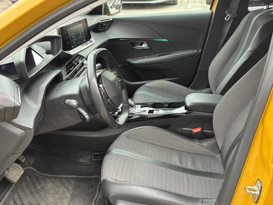 PEUGEOT e-208 2022