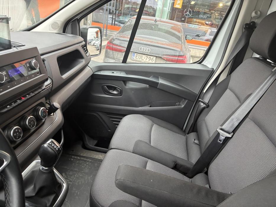 NISSAN Primastar 2023