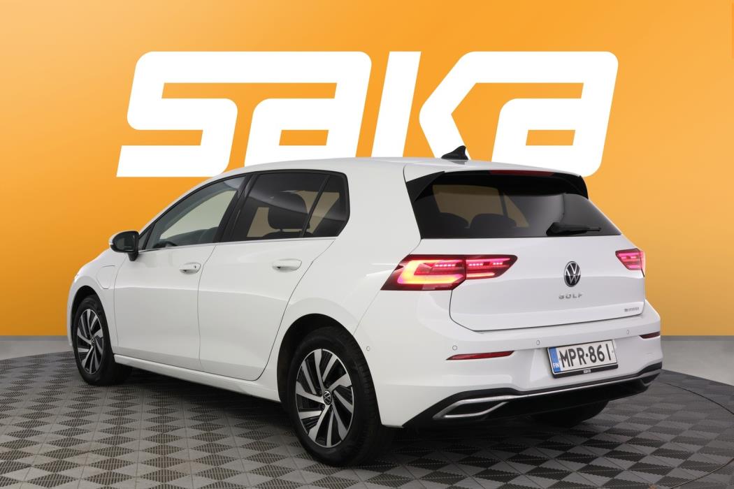 VOLKSWAGEN Golf 2021