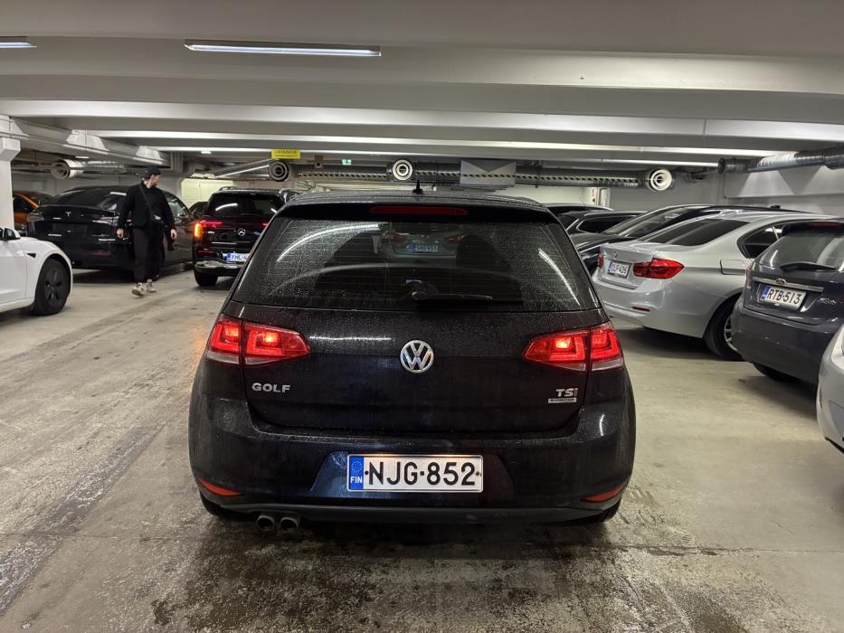 VOLKSWAGEN Golf 2013