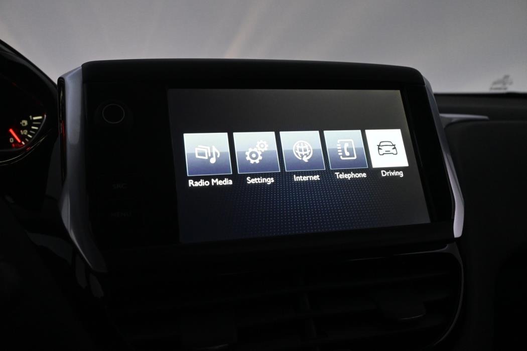 PEUGEOT 208 2015