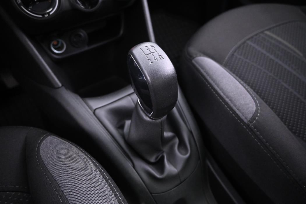 PEUGEOT 208 2015