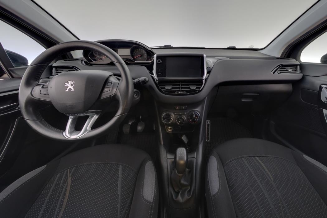 PEUGEOT 208 2015