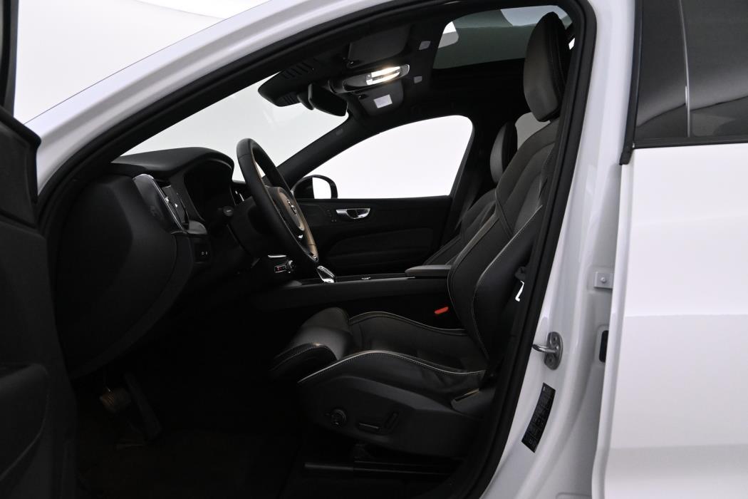 VOLVO XC60 2024