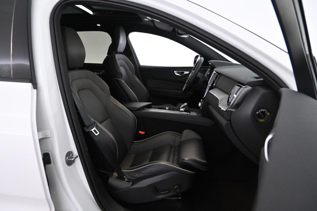 VOLVO XC60 2024