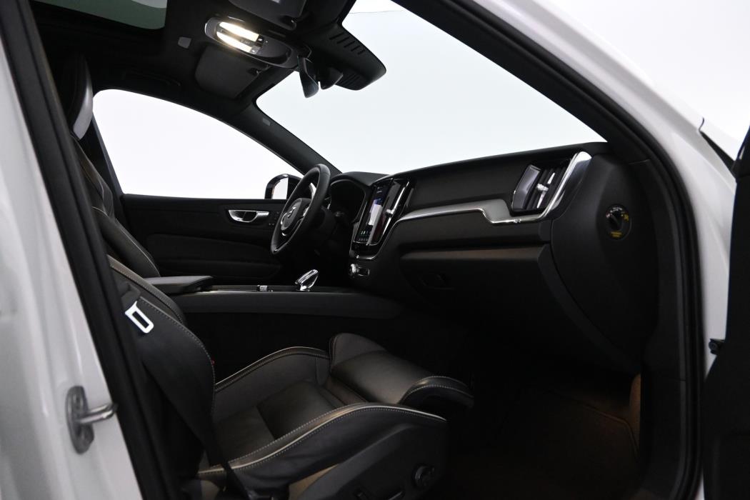 VOLVO XC60 2024