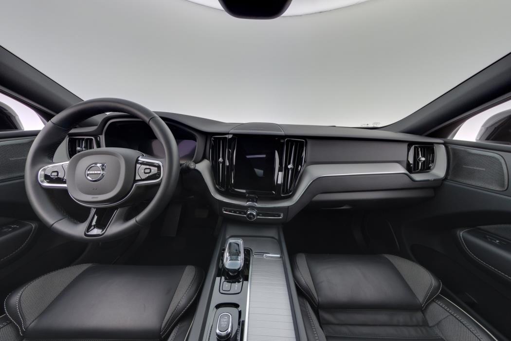 VOLVO XC60 2024