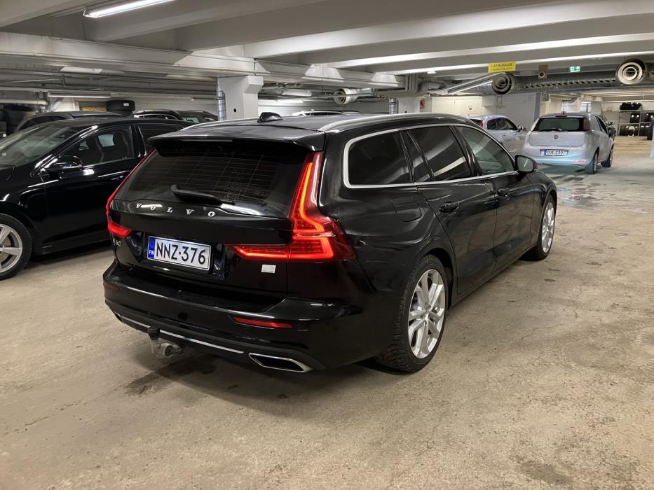 VOLVO V60 2021