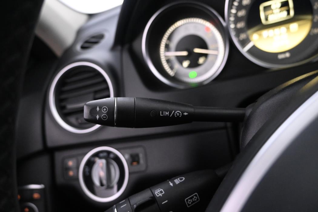MERCEDES-BENZ C 2012