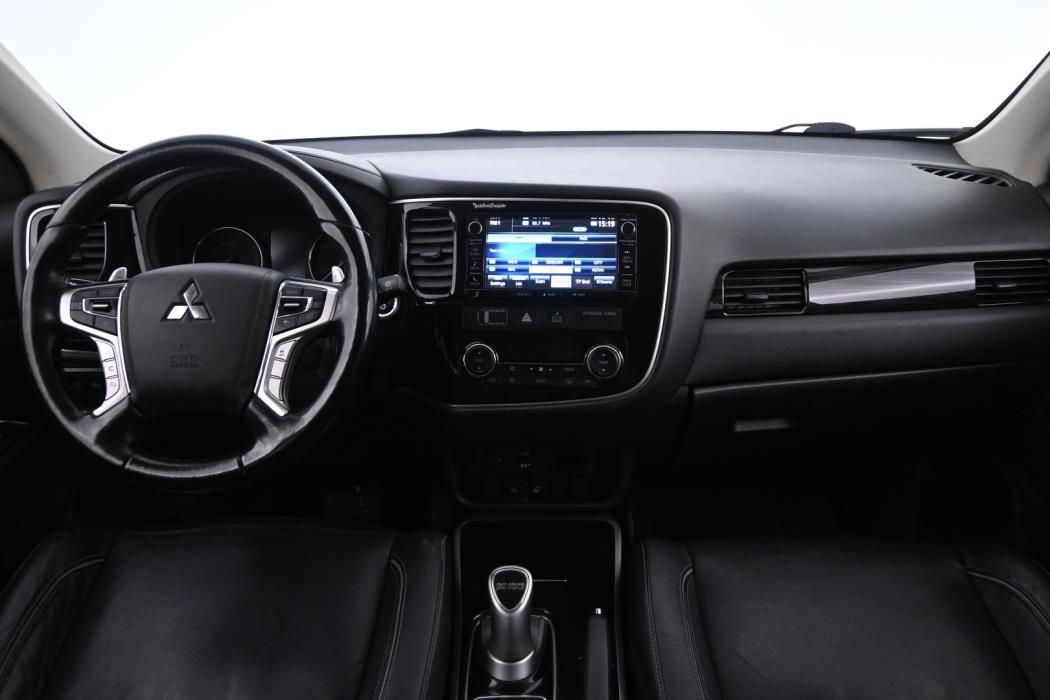 MITSUBISHI Outlander PHEV 2016