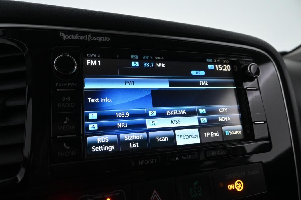 MITSUBISHI Outlander PHEV 2016