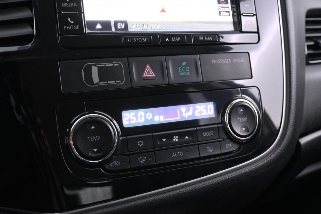 MITSUBISHI Outlander PHEV 2016