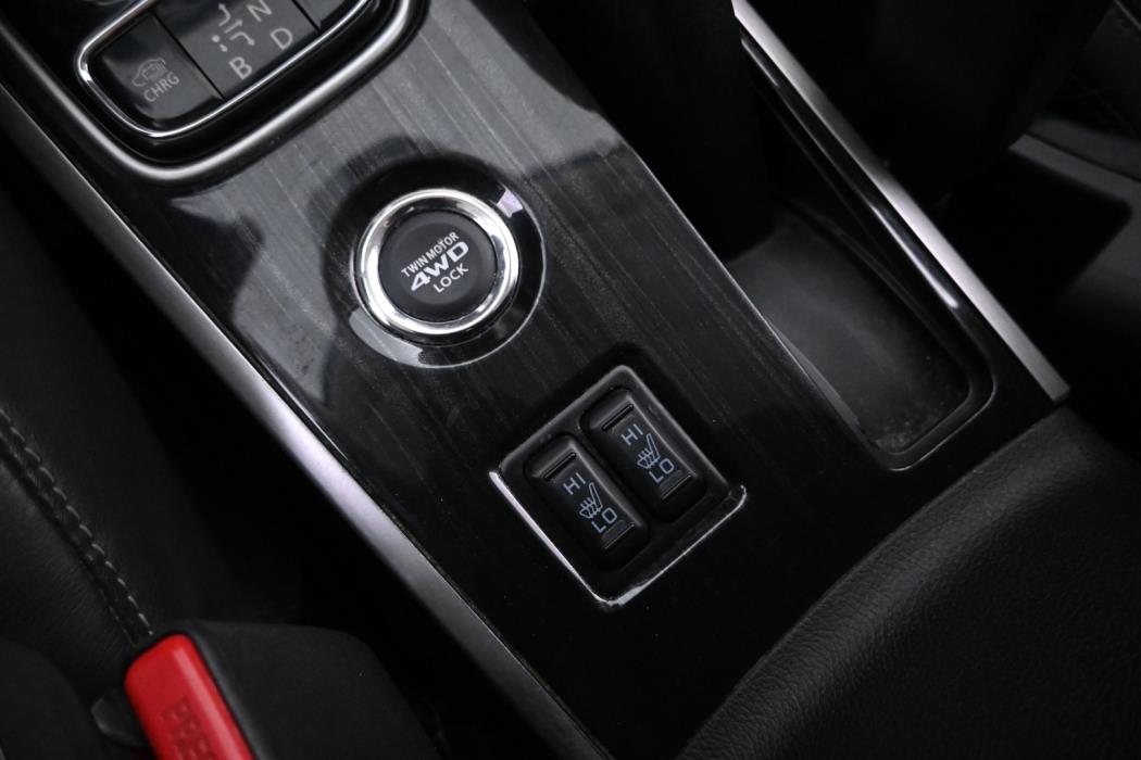 MITSUBISHI Outlander PHEV 2016