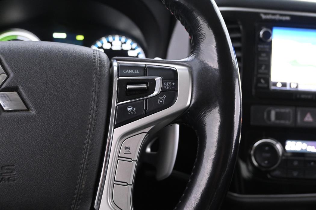 MITSUBISHI Outlander PHEV 2016